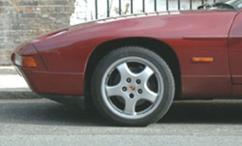 Porsche 928 S4 with Cup 1 wheels