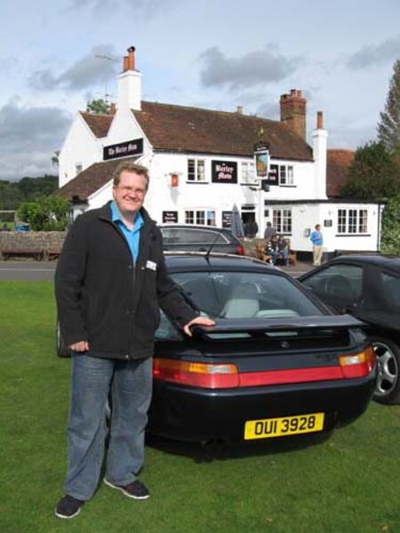 Porsche 928 parked on the green at the Barley Mow