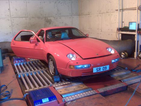 Porsche 928 dyno day at Surrey Rolling Road December 2009