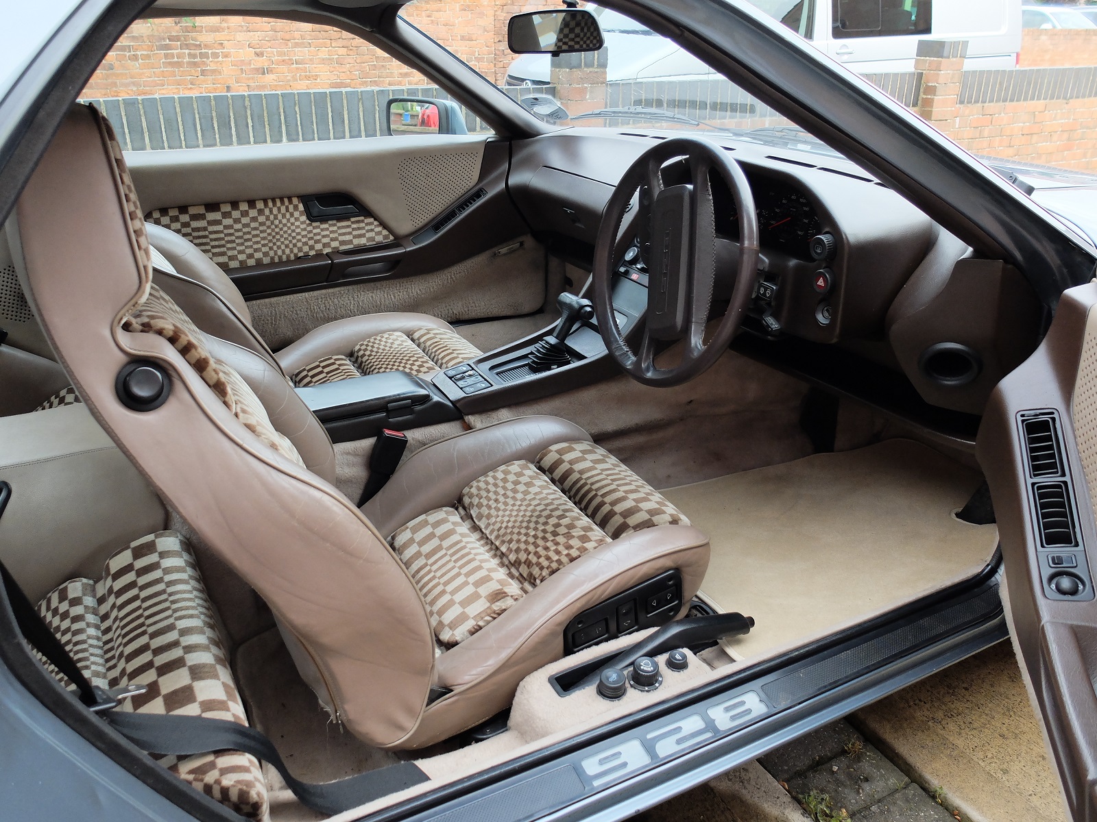 Porsche 928 Slate Blue with Brown Pascha trim
