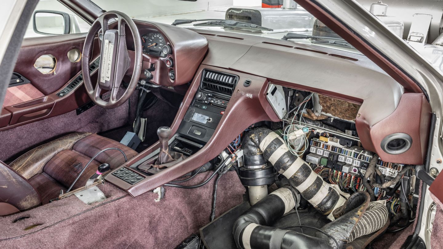 Porsche 928 noise test vehicle interior, 2024, Porsche AG